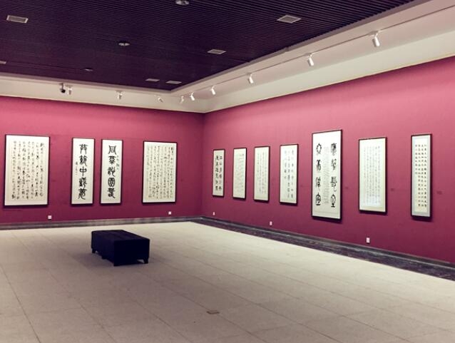 “亲朋游戏中心杯”职工书画摄影展在崔振宽美术馆发展